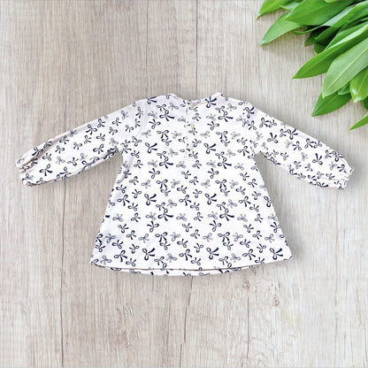 Robe bébé fille 12 mois beige imprimé nœuds bleu marine col volanté.
