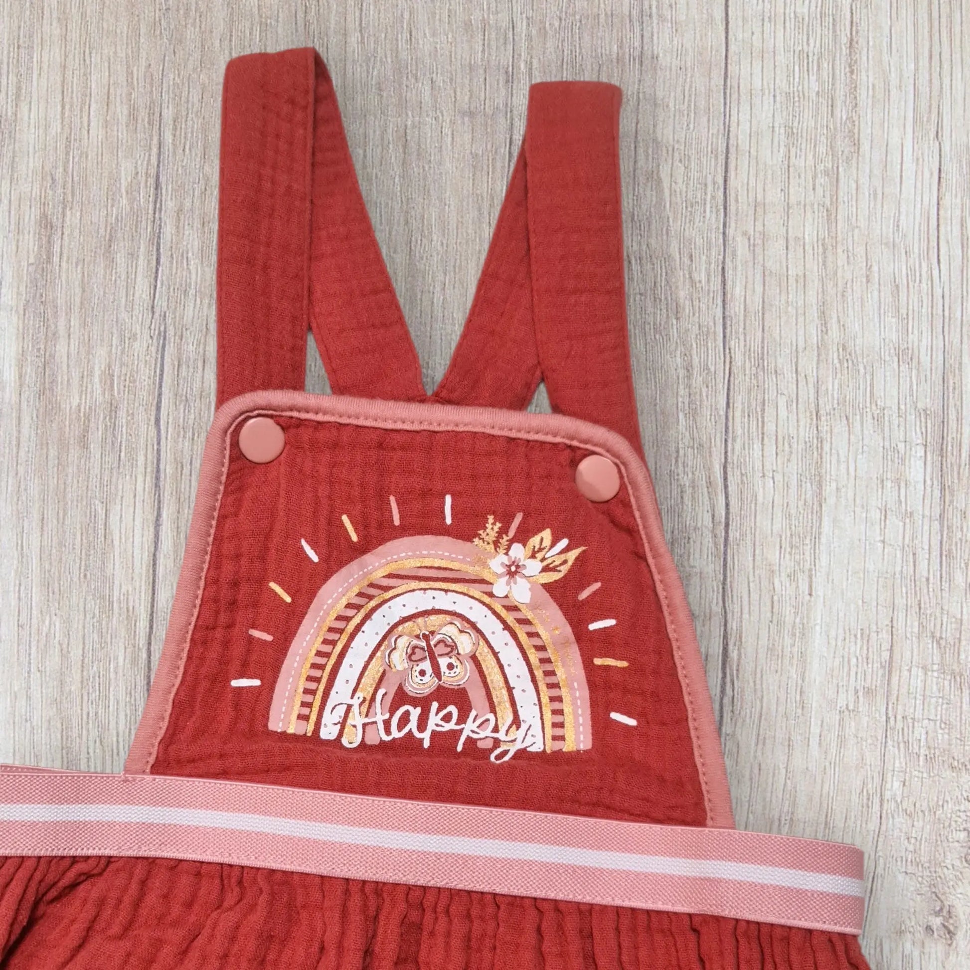 Robe bébé fille Terre de Marins – 9 mois – Gaze de coton brique – Bretelles salopette & motif arc-en-ciel terre de marins