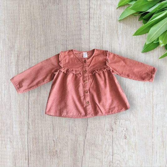 Robe bébé fille 18 mois en velours vieux rose, pièce artisanale unique faite main avec volants et boutons marron