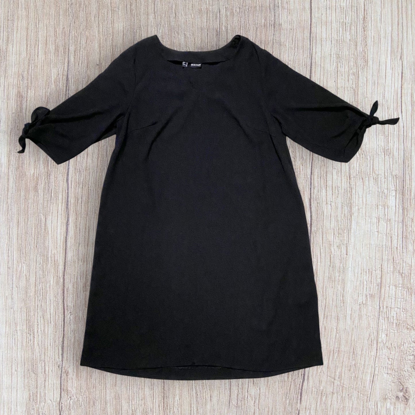 Robe femme Bodyflirt noire taille 46 avec manches ajourées et coupe élégante