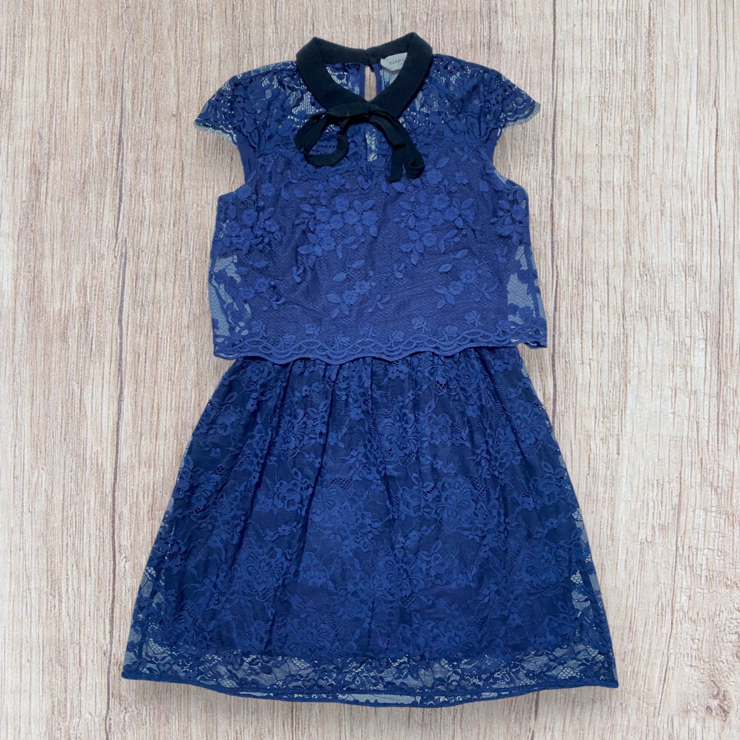 Robe femme Naf Naf taille 36 en dentelle bleu marine et noir.