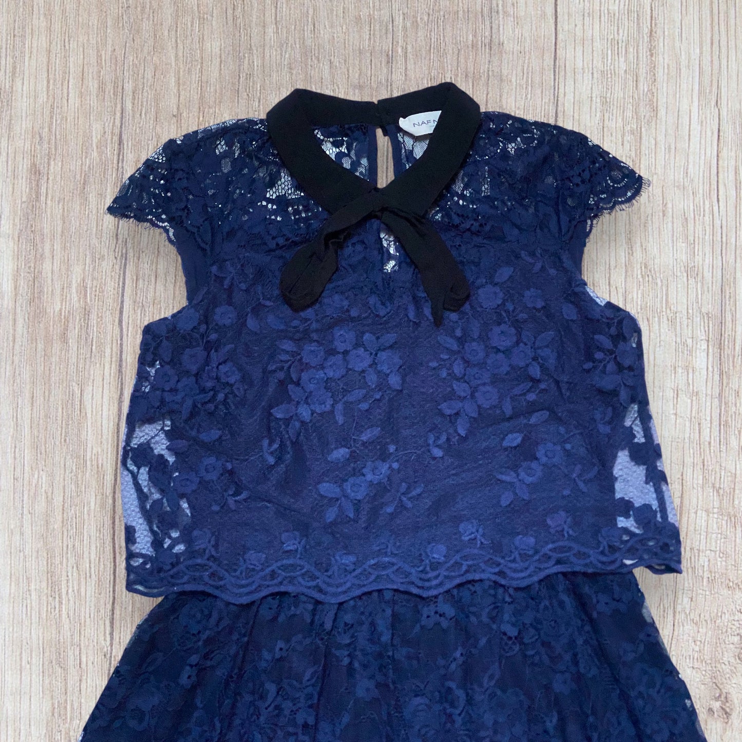 Robe femme Naf Naf taille 36 en dentelle bleu marine et noir.