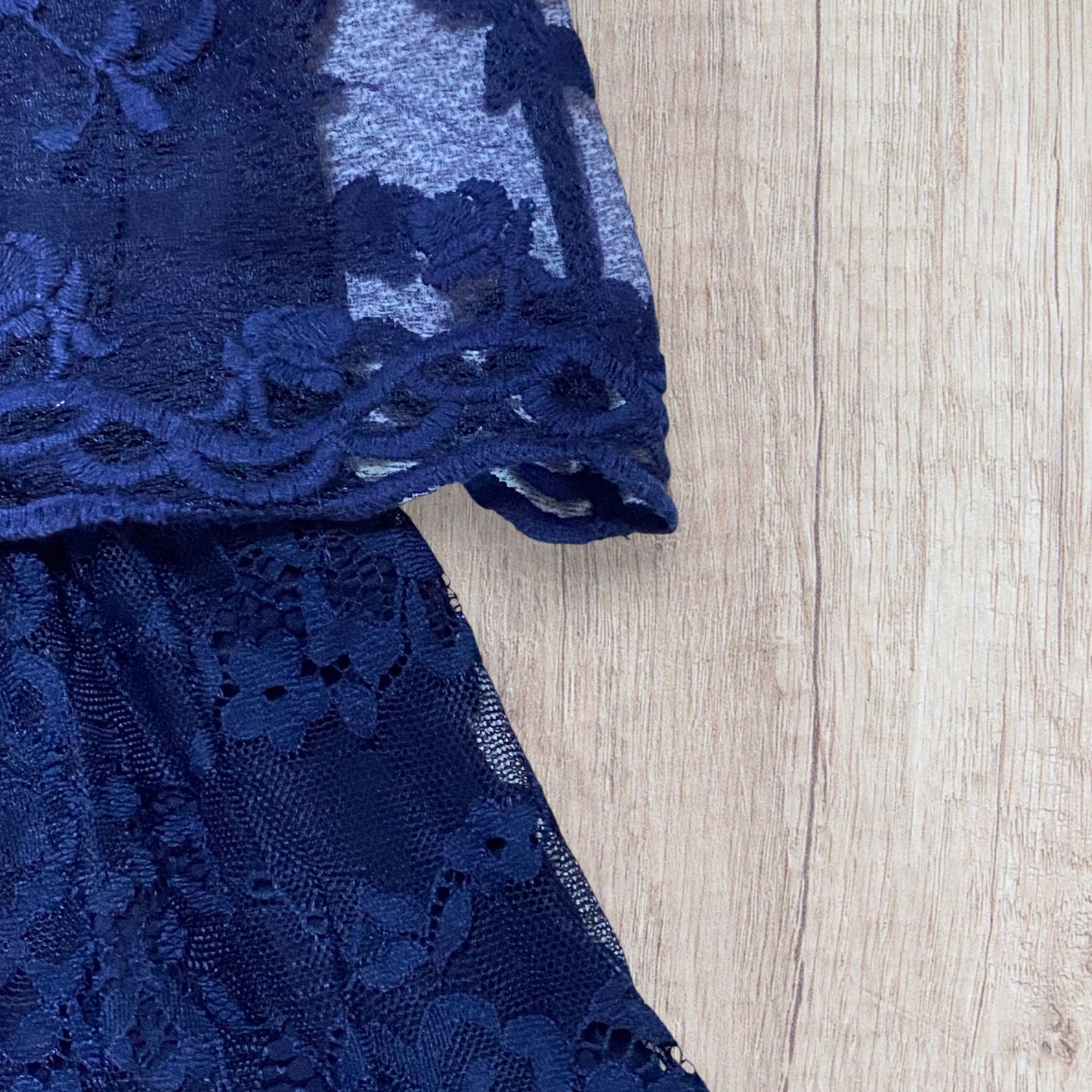 Robe femme Naf Naf taille 36 en dentelle bleu marine et noir.