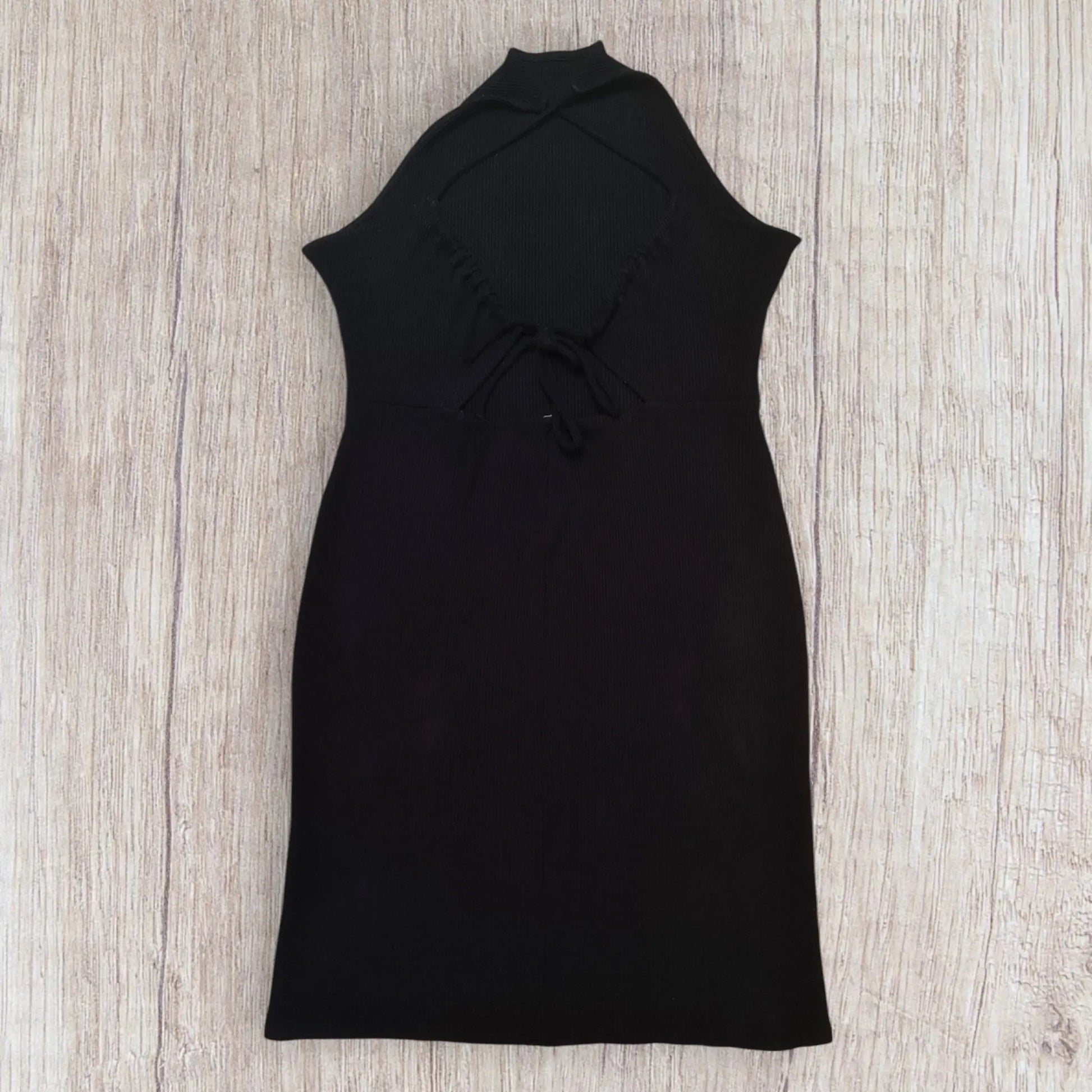 Robe femme noire rainurée – XL – H&M – Dos nu lacets croisés – Très bon état H&M