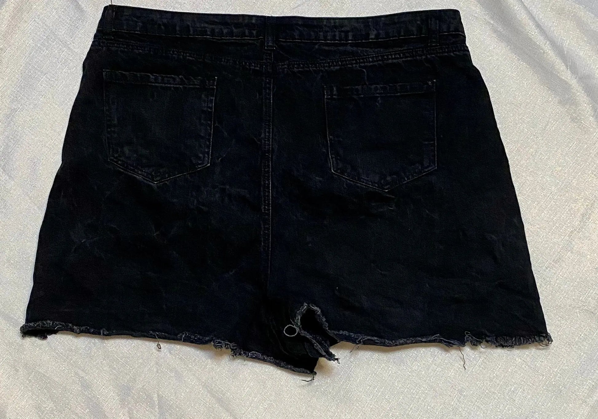 Short Noir Effet Usé avec Trous - Femme Taille 48, Boohoo boohoo