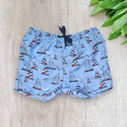 Short de bain garçon La Halle – 3/4 ans | Bleu clair motif bateaux rouges la halle
