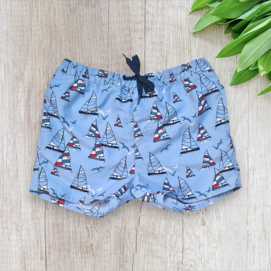 Short de bain garçon La Halle – 3/4 ans | Bleu clair motif bateaux rouges la halle