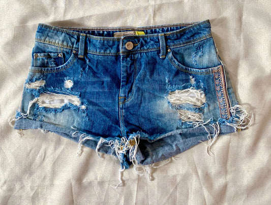 Short en Jean Usé avec Broderie Rose - Taille 36 - Bershka bershka