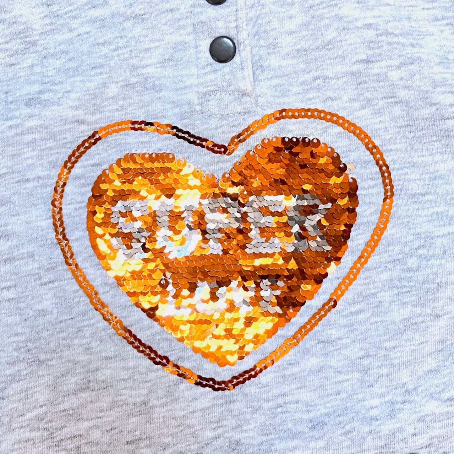 Sweat fille Orchestra 2 ans gris chiné avec cœur sequins réversibles et bandes pailletées, très bon état