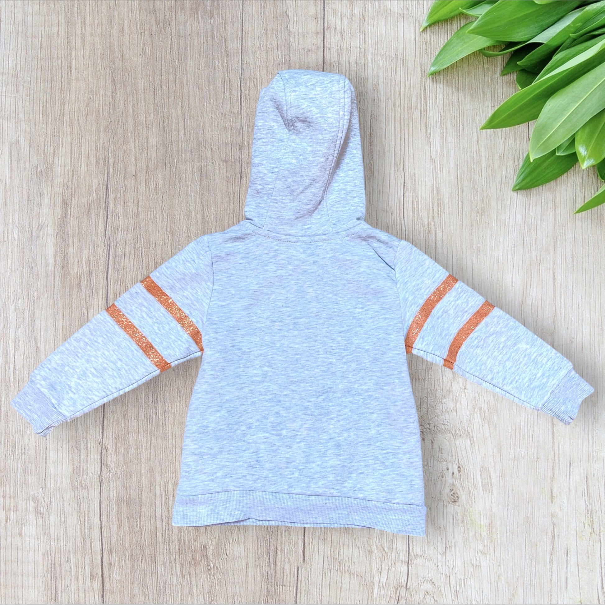 Sweat fille Orchestra 2 ans gris chiné avec cœur sequins réversibles et bandes pailletées, très bon état