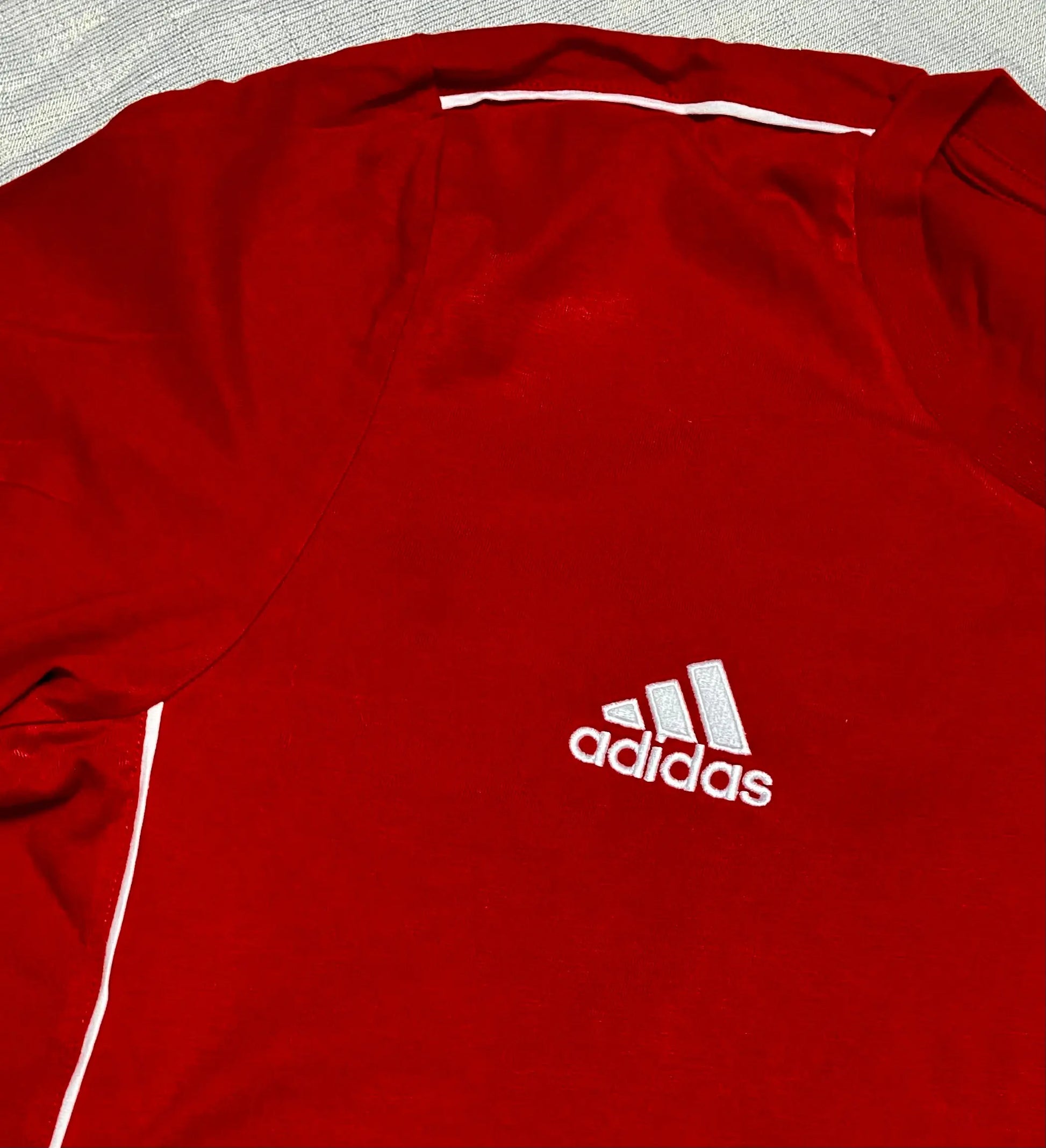 T-shirt Homme Adidas Taille M - Rouge avec Bandes Blanches adidas