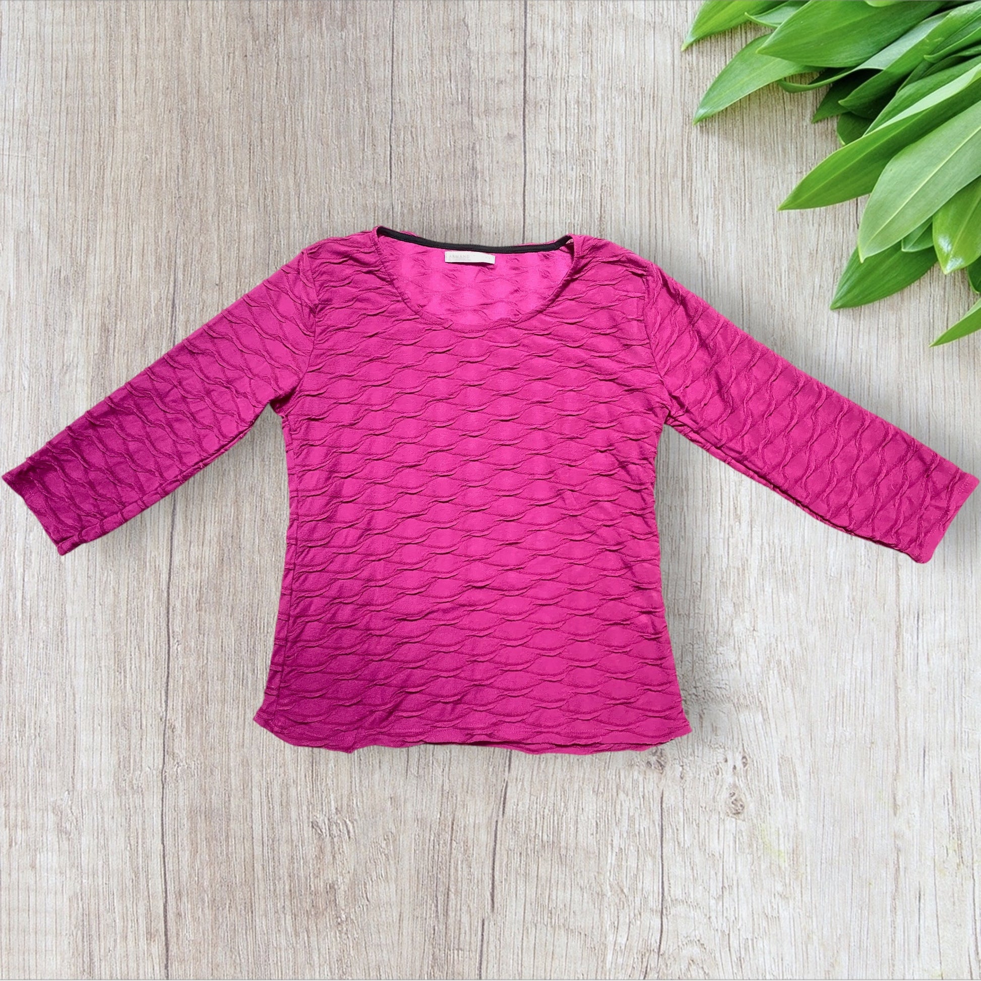 T-shirt femme Armand Thiery M violet à manches 3/4 et tissu texturé vagues