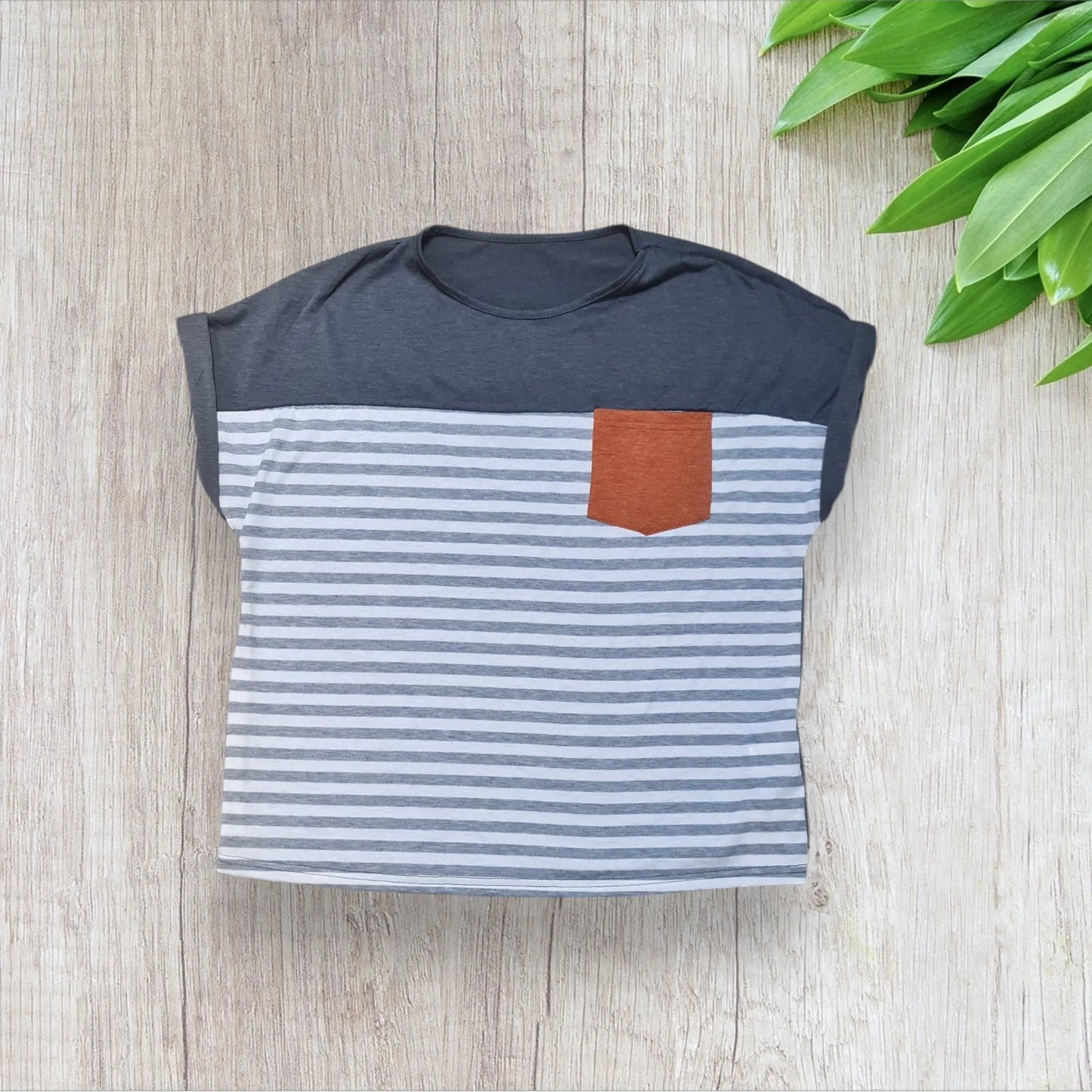 T-shirt femme Shein – Taille M – marinière et gris bleu – poche marron – oversize – neuf