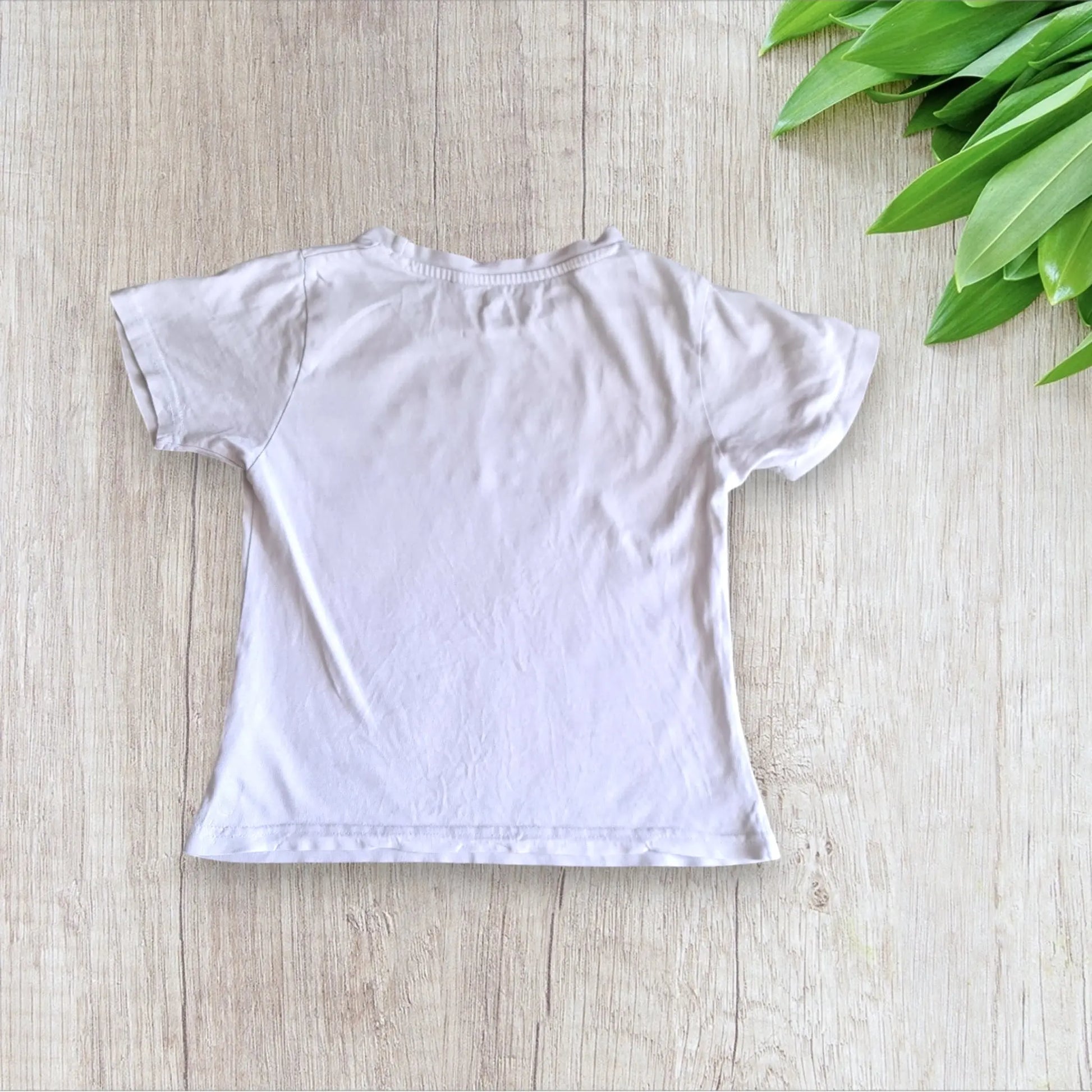 T-shirt fille Ellesse blanc 8 ans avec logo doré, bon état