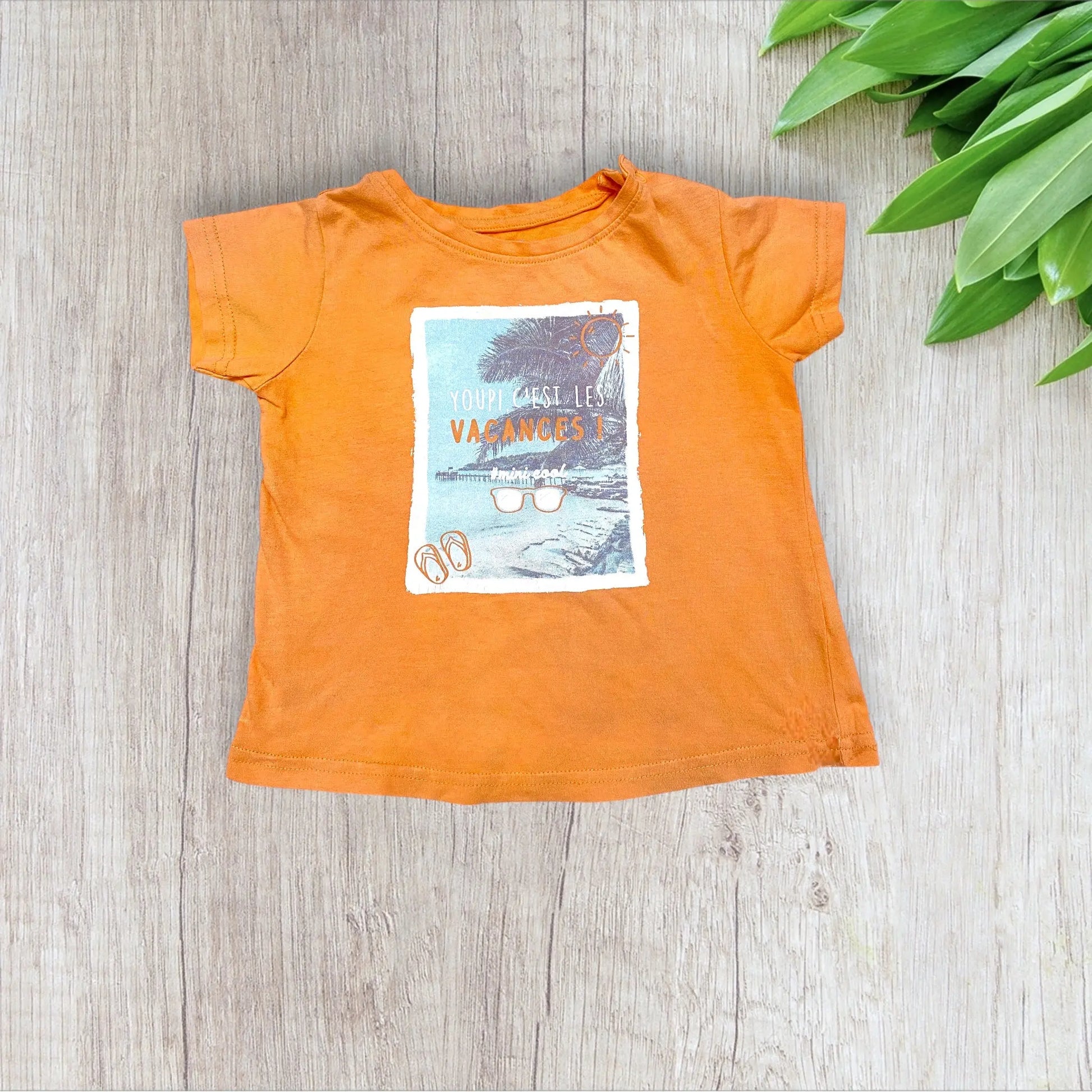 T-shirt orange garçon 3 ans – imprimé rétro plage – très bon état