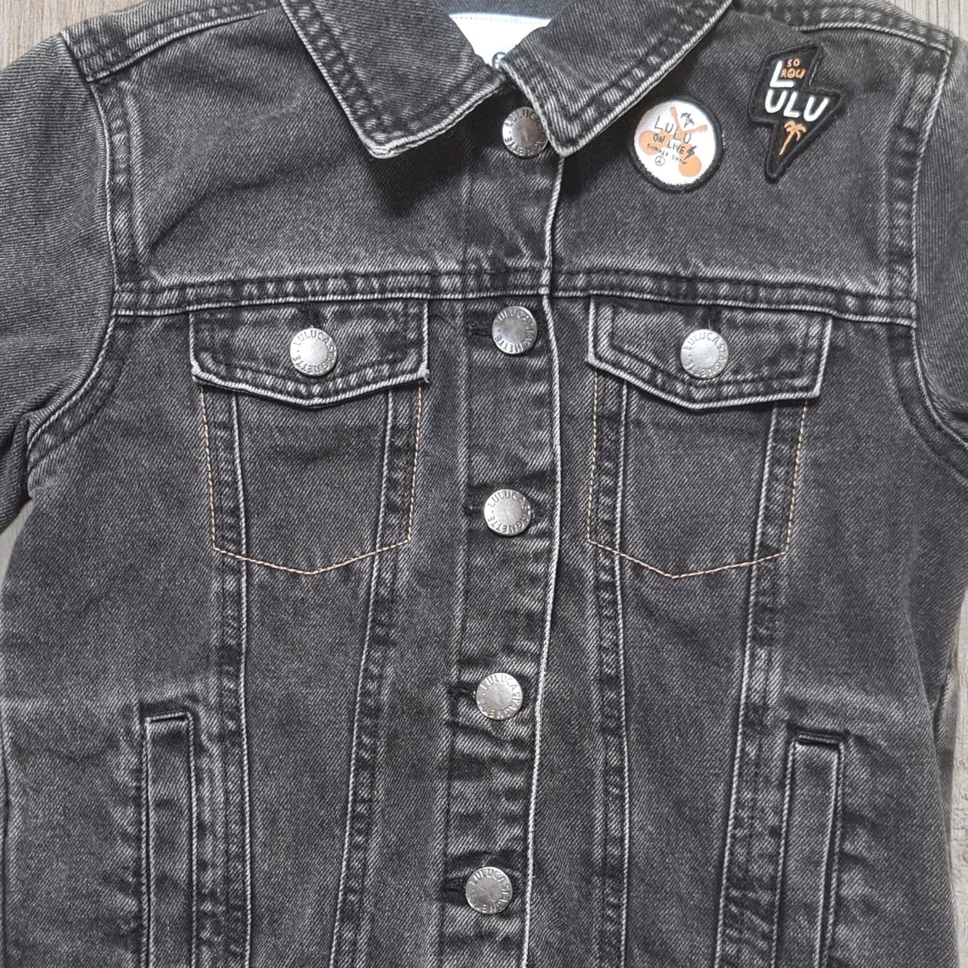 Veste en jean LuluCastagnette garçon 8 ans noire brodée rock’n’roll – très bon état