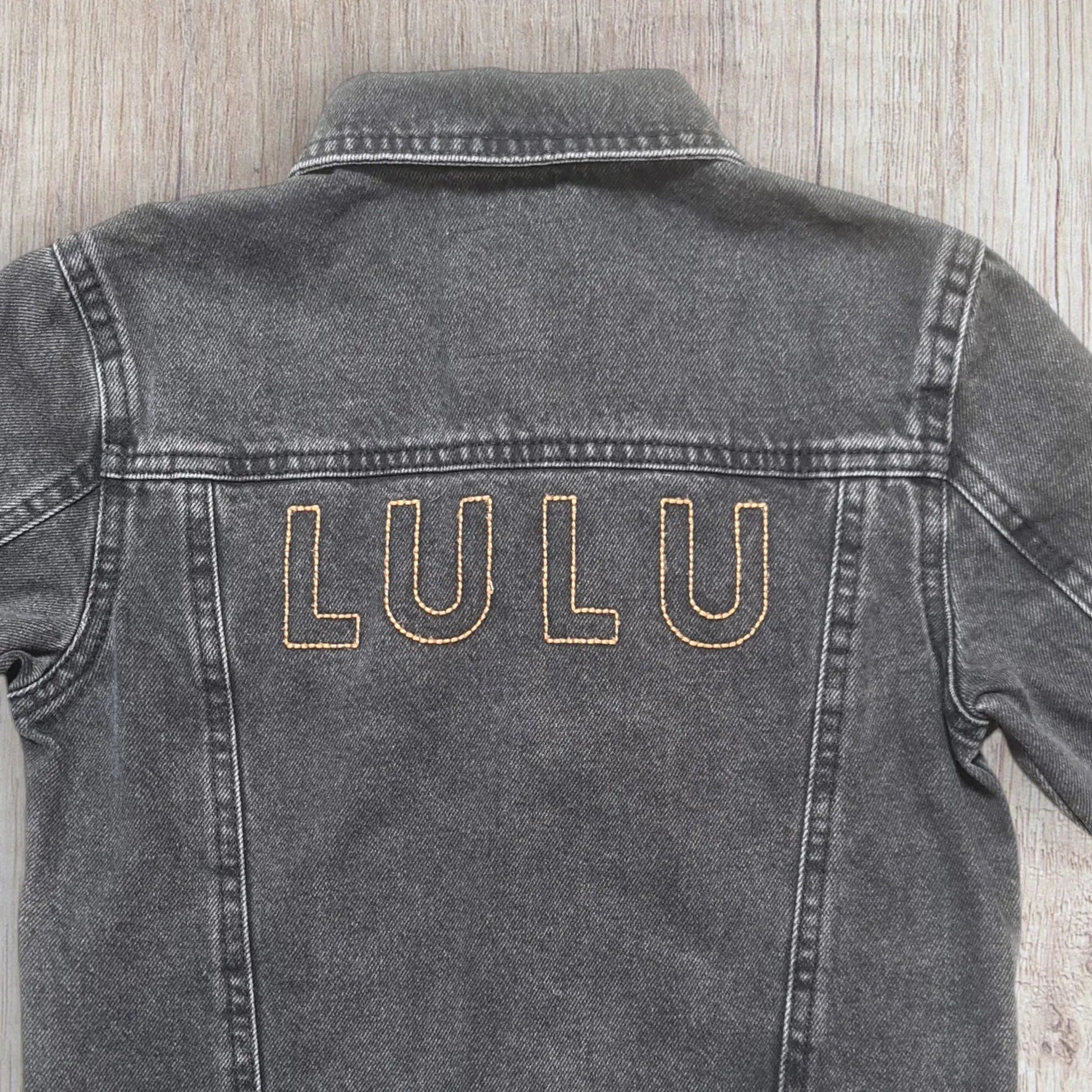 Veste en jean LuluCastagnette garçon 8 ans noire brodée rock’n’roll – très bon état