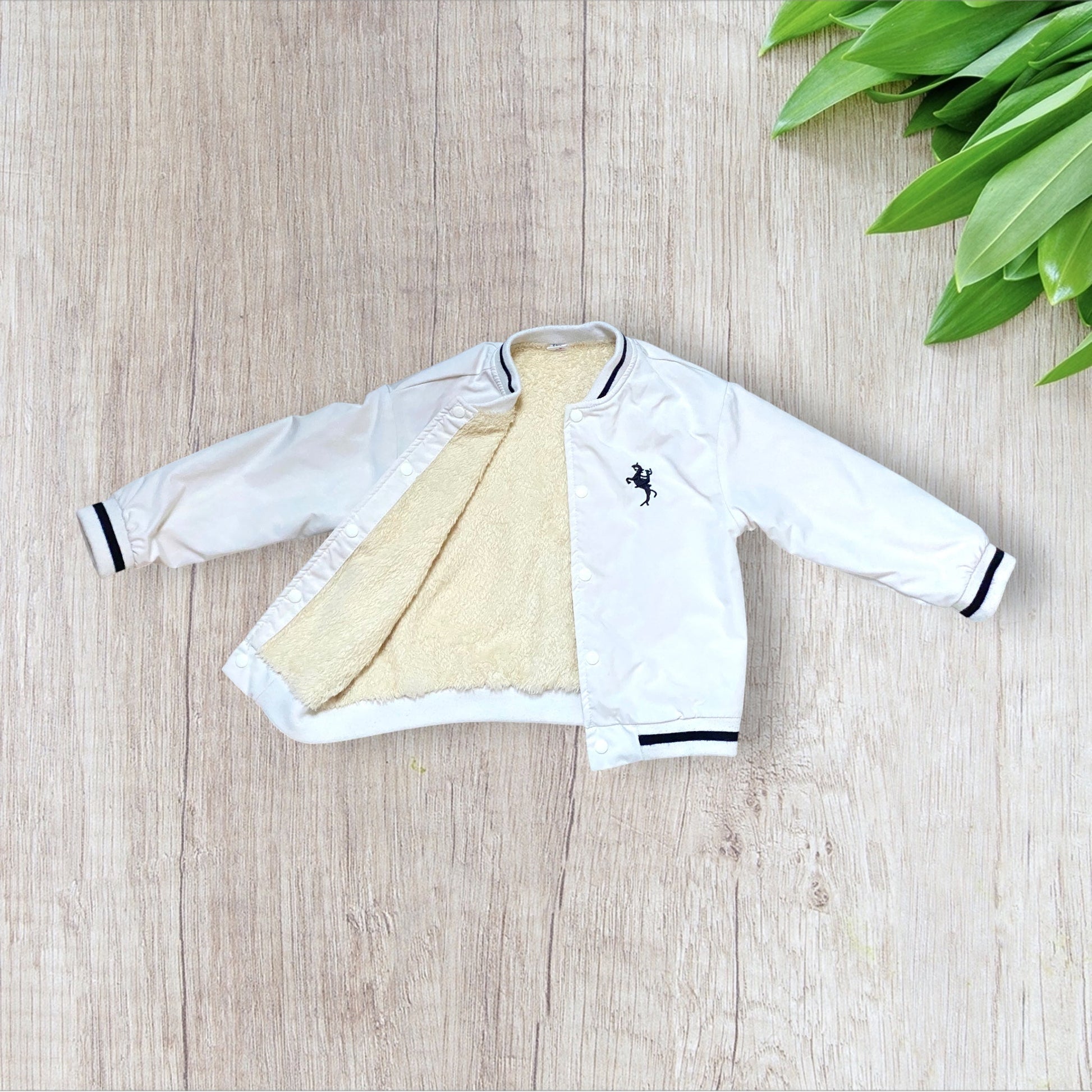 Veste garçon Shein 5 ans style Teddy crème et noir avec intérieur fausse fourrure et logo brodé