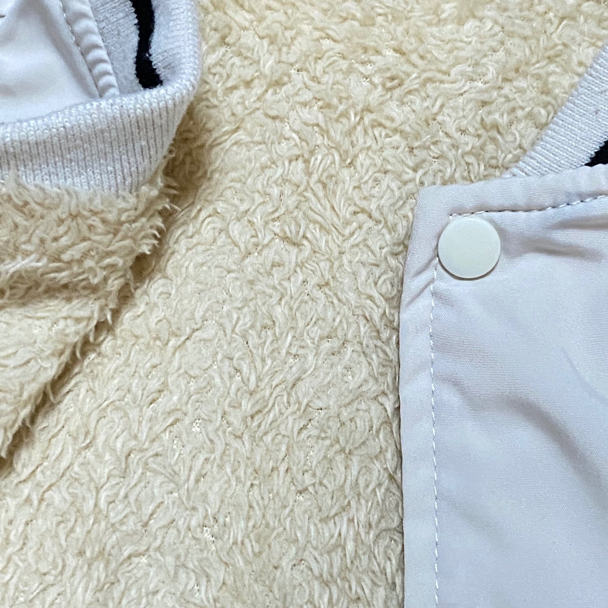 Veste garçon Shein 5 ans style Teddy crème et noir avec intérieur fausse fourrure et logo brodé