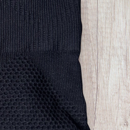 Gaine gainante femme noire taille haute avec coupe short et zones à texture ajourée.