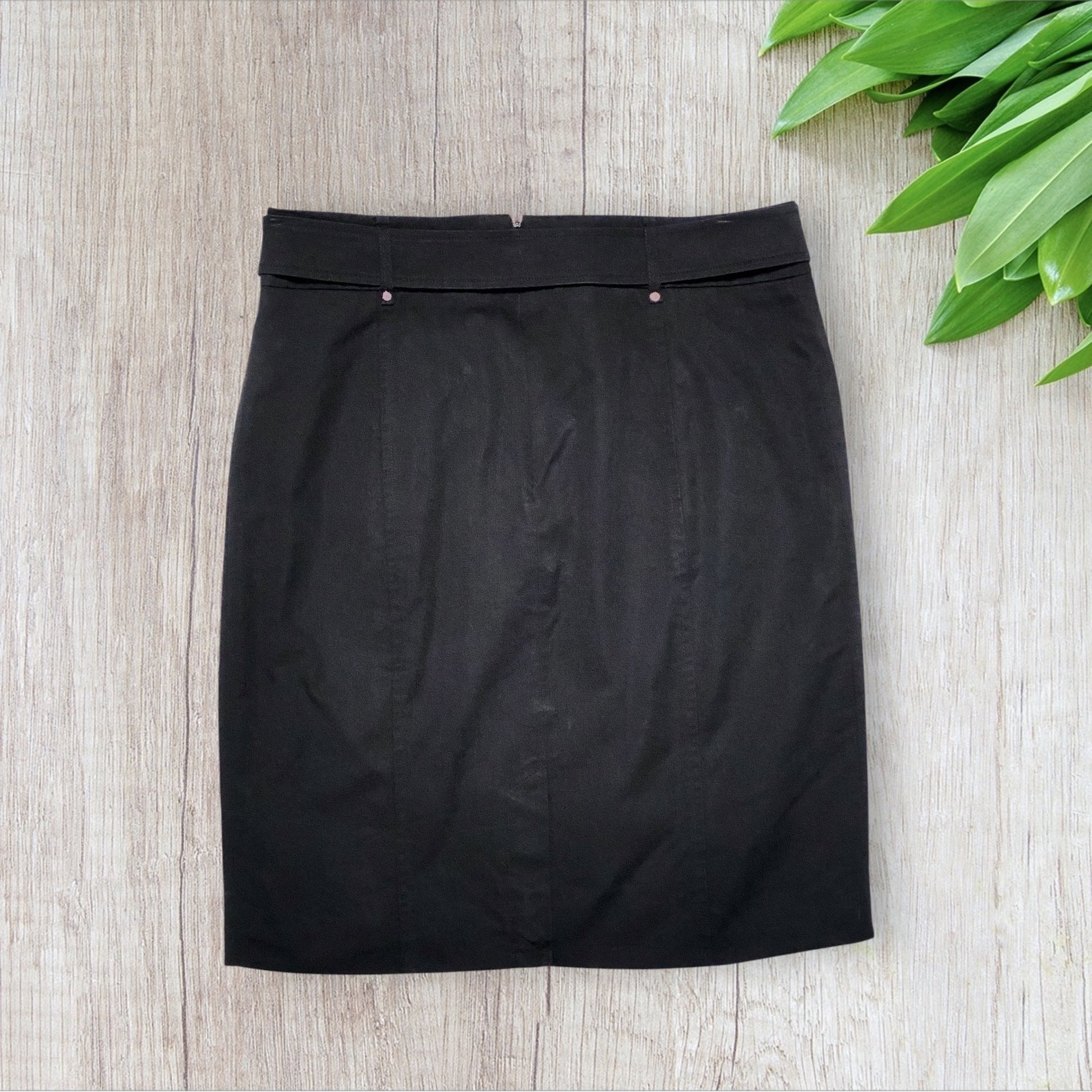 Jupe femme Morgan noire taille 38 avec ceinture métallique et boutons décoratifs.