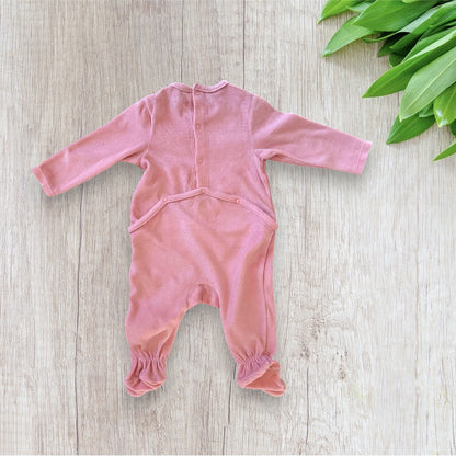 Lot de 3 pyjamas bébé fille Orchestra taille 6 mois, deux roses et un écru, à motifs pingouins, chats et inscription More Love.