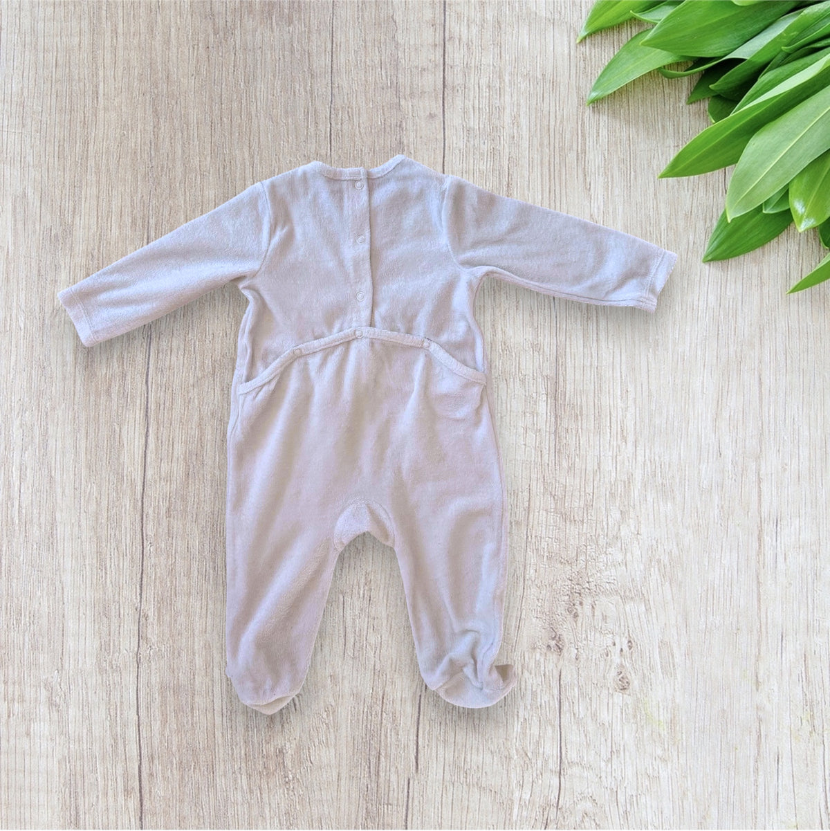 Lot de 3 pyjamas bébé fille Orchestra taille 6 mois, deux roses et un écru, à motifs pingouins, chats et inscription More Love.