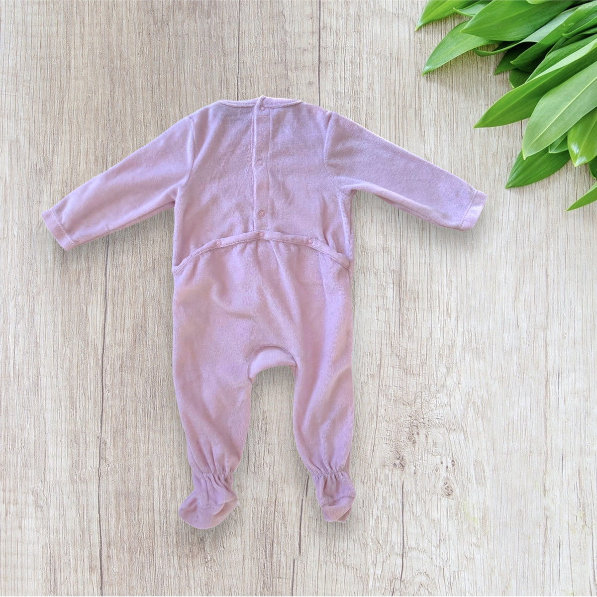 Lot de 3 pyjamas bébé fille Orchestra taille 6 mois, deux roses et un écru, à motifs pingouins, chats et inscription More Love.