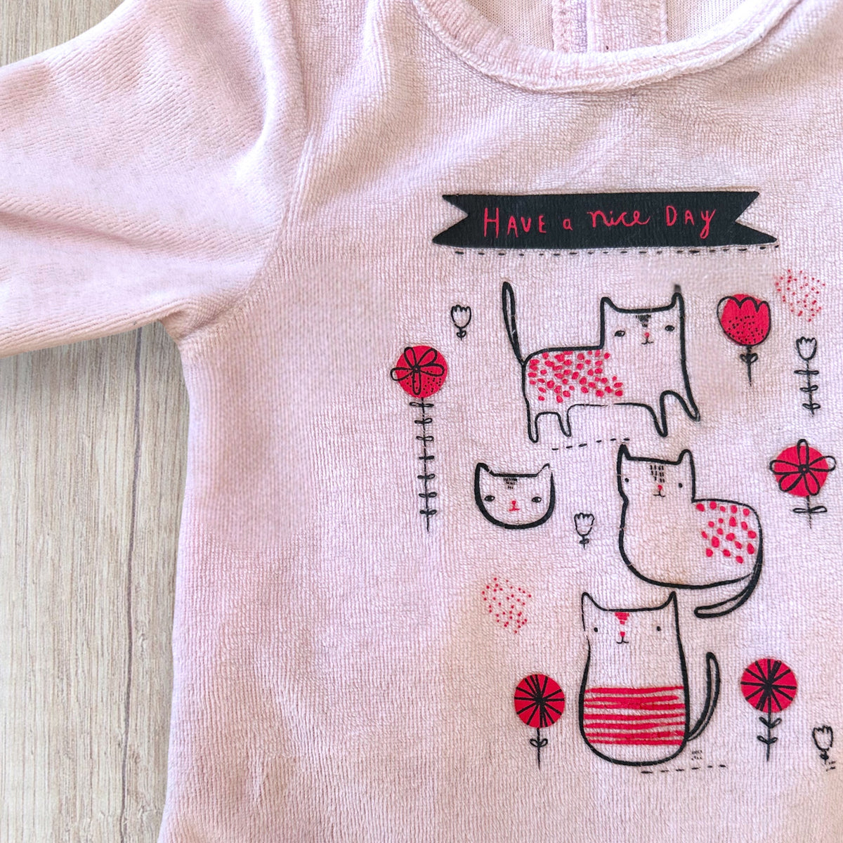 Lot de 3 pyjamas bébé fille Orchestra taille 6 mois, deux roses et un écru, à motifs pingouins, chats et inscription More Love.