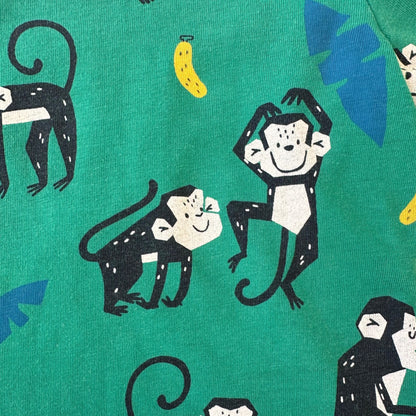 Lot de pyjama garçon C&A taille 2 ans composé d'un haut vert à motifs singes et bananes et de deux pantalons bleu marine et bleu.