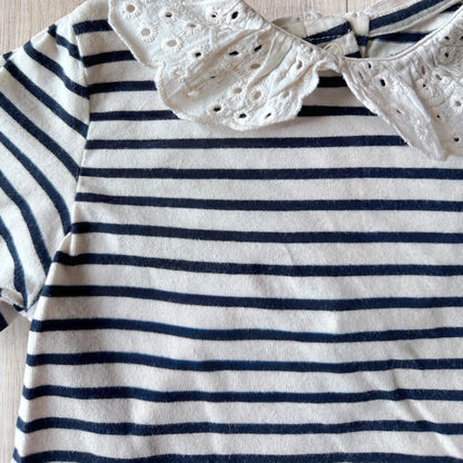 Haut bébé fille Vertbaudet 18 mois blanc et bleu marine à rayures, avec manches longues et col claudine blanc brodé.