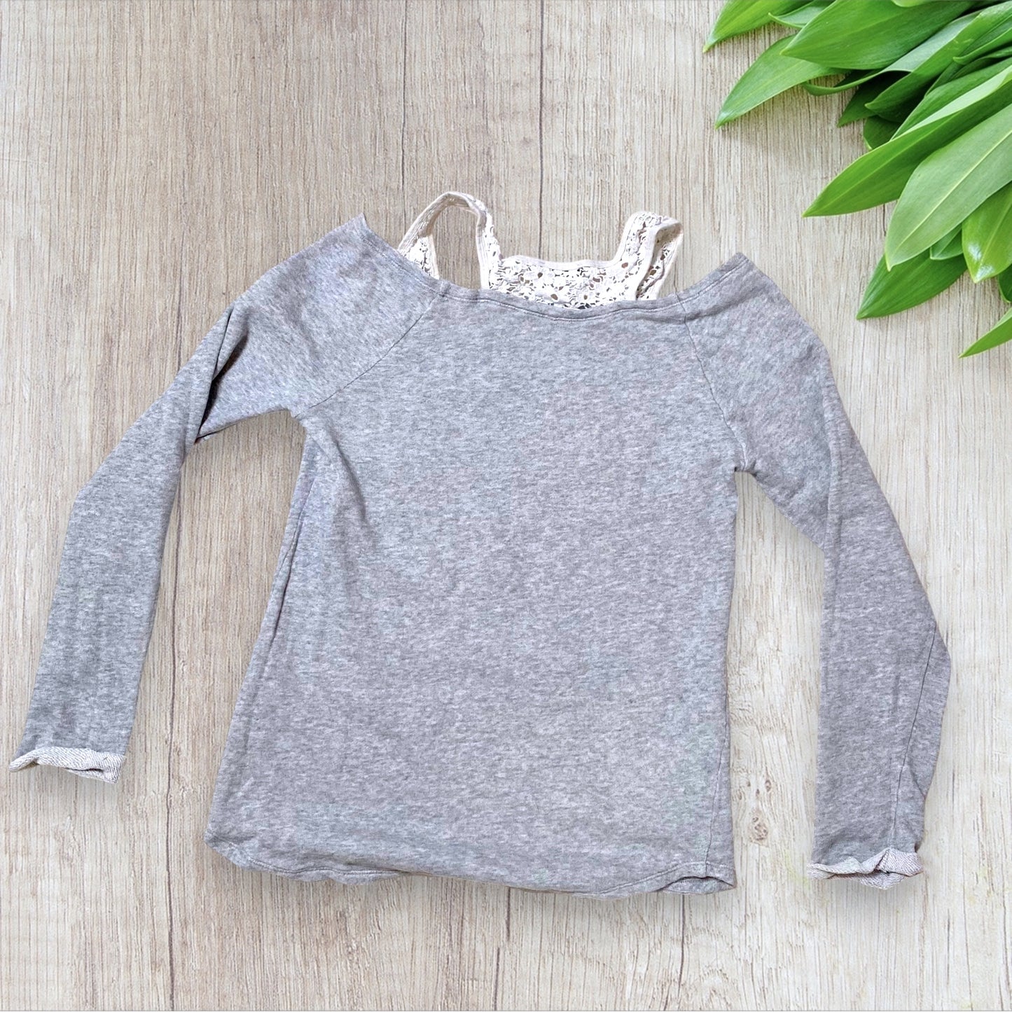 Haut Pull Fille 13-14 ans Sisley - Gris Épaules Dénudées et Détails Dentelle