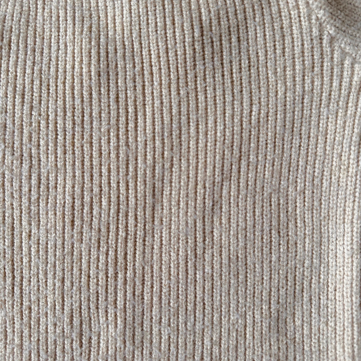 Robe pull fille Shein 6 ans crème en maille côtelée, manches longues et épaules dénudées.