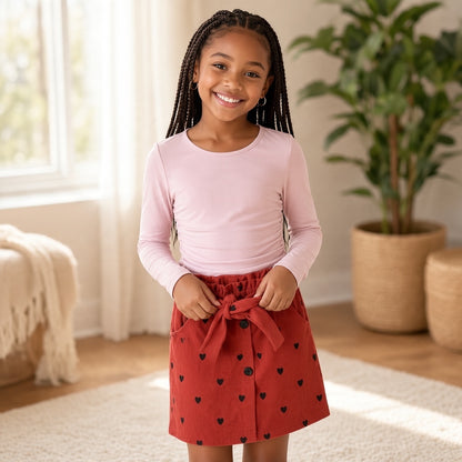 Ensemble fille Shein 8 ans composé d'un haut rose pâle à manches longues et d'une jupe terracotta effet velours côtelé à cœurs noirs.